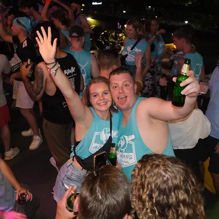 Balcony Party Hostel - 18-40 (Adults Only)-3